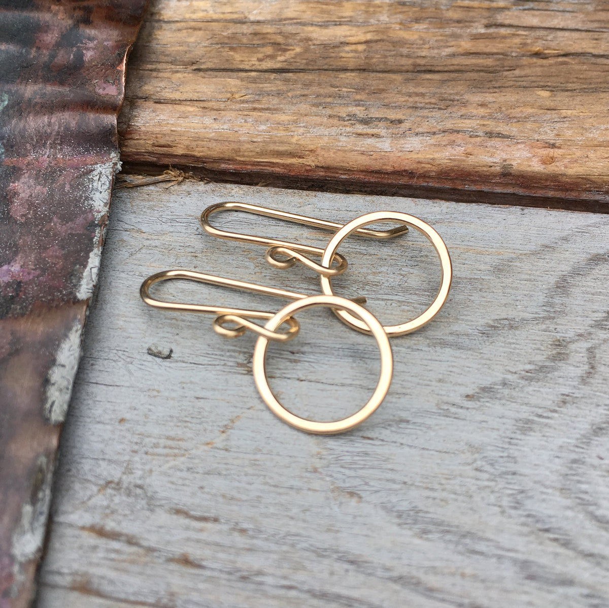Tiny Circle Earrings ~ Goldfilled – Jules Artwear